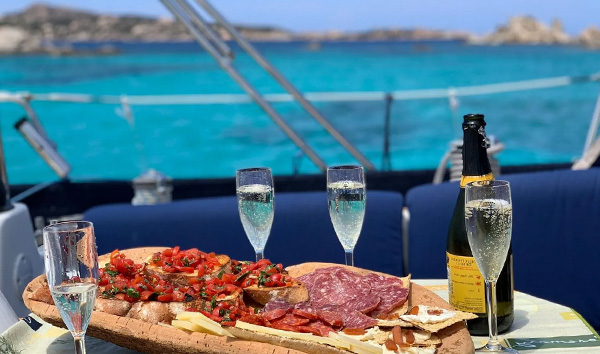 Il pranzo a bordo di Adorata